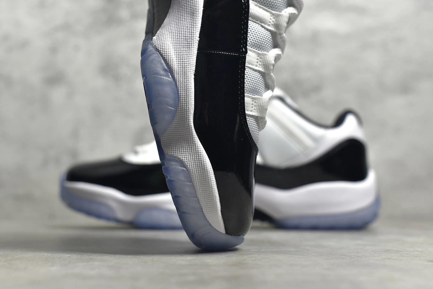 Air Jordan 11 Low Concord