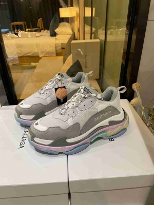 Men/Women Balenciaga Triple S Sneaker Grey Item Ab5580330