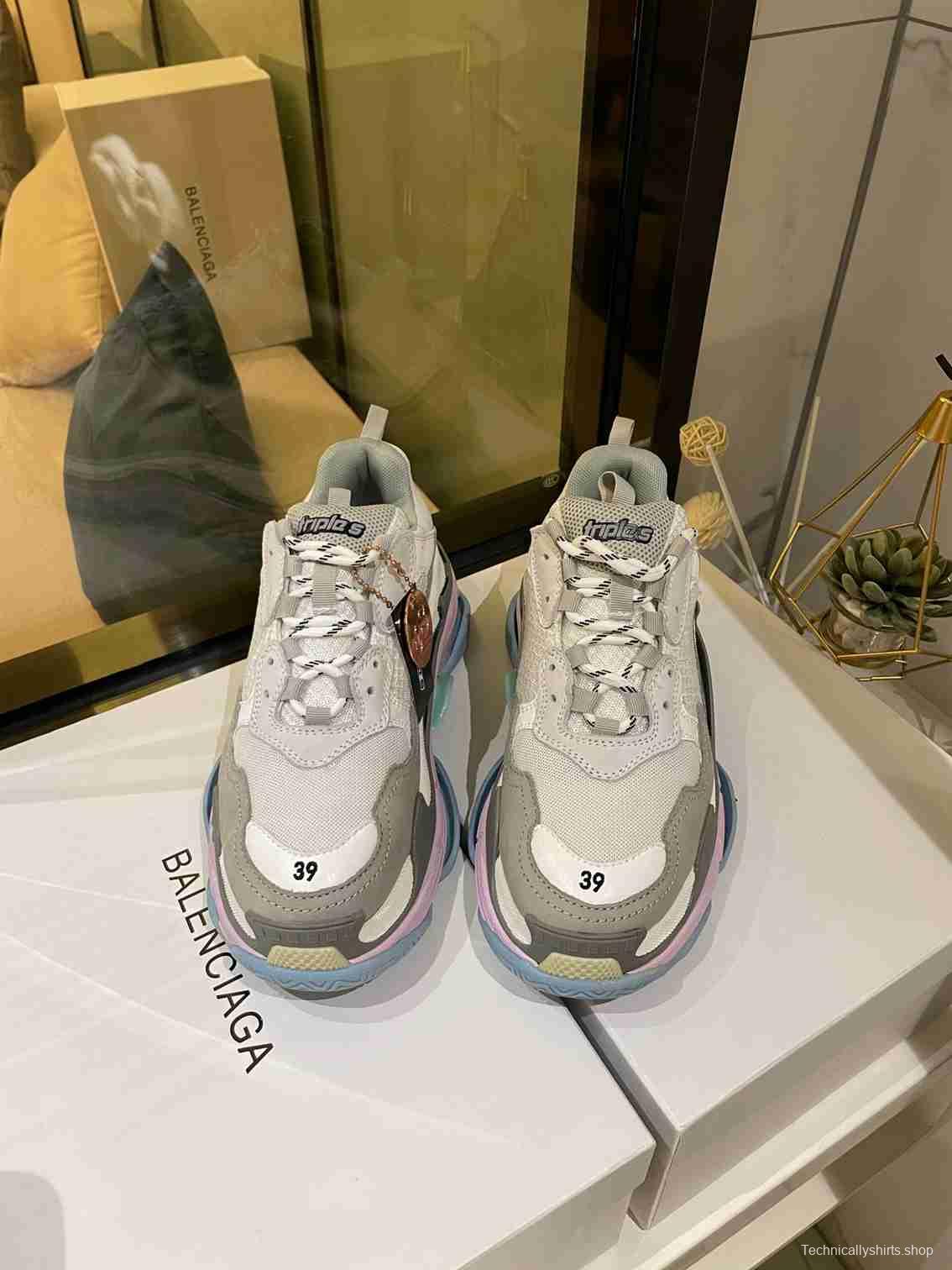 Men/Women Balenciaga Triple S Sneaker Grey Item Ab5580330