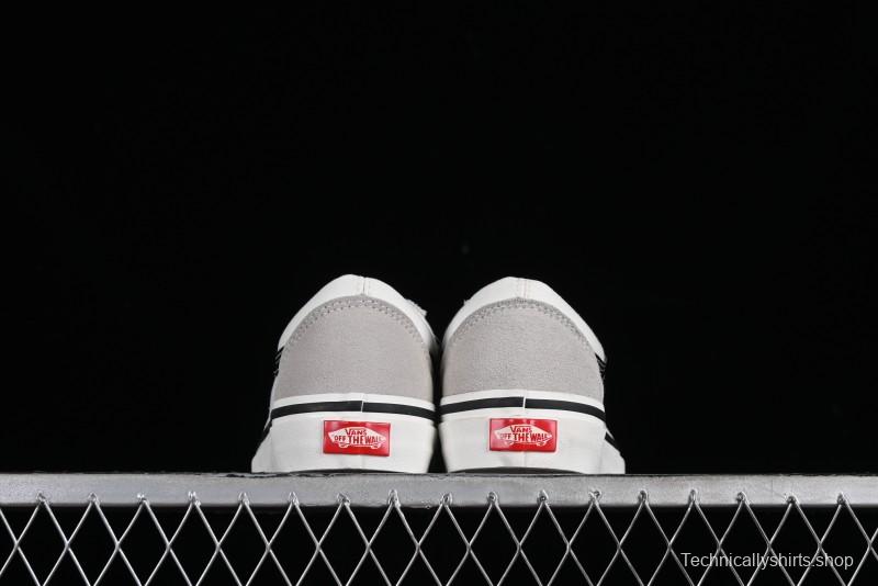 Vans Old Skool Reissue 136 Low-Top Skate Shoes with Detachable Cushioned Insole - VN000MT6KIG