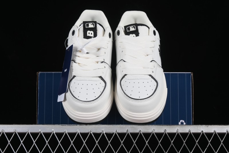 New York Yankees Chunky Runner Basic Lace-Up Lightweight Casual Sneakers - 3ASXCBS4N50WHS