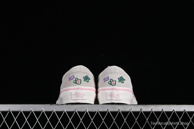 Vans Style 36 Low-Top Skate Shoes with Embroidered Details in Cream - VN000CRPGRN