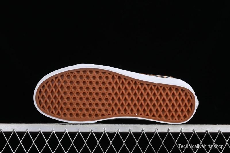 Vans Old Skool Classic Retro Low-Top Canvas Sneakers with Leopard Print and Slip-Resistant Sole - VN000CR5CJK