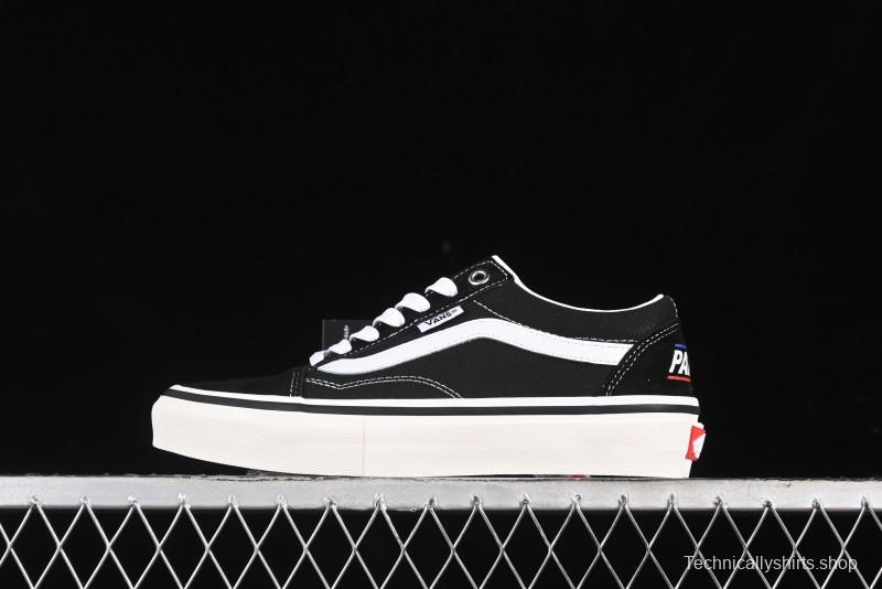 Vans Old Skool Low-Top Retro Skate Shoes in Black & White - VN0A5KRXBA2