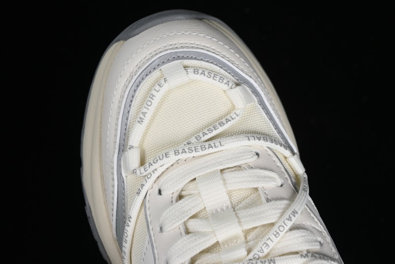 New York Yankees Chunky Runner Basic Lace-Up Lightweight Casual Sneakers - 3ASHCRR3N43WHS