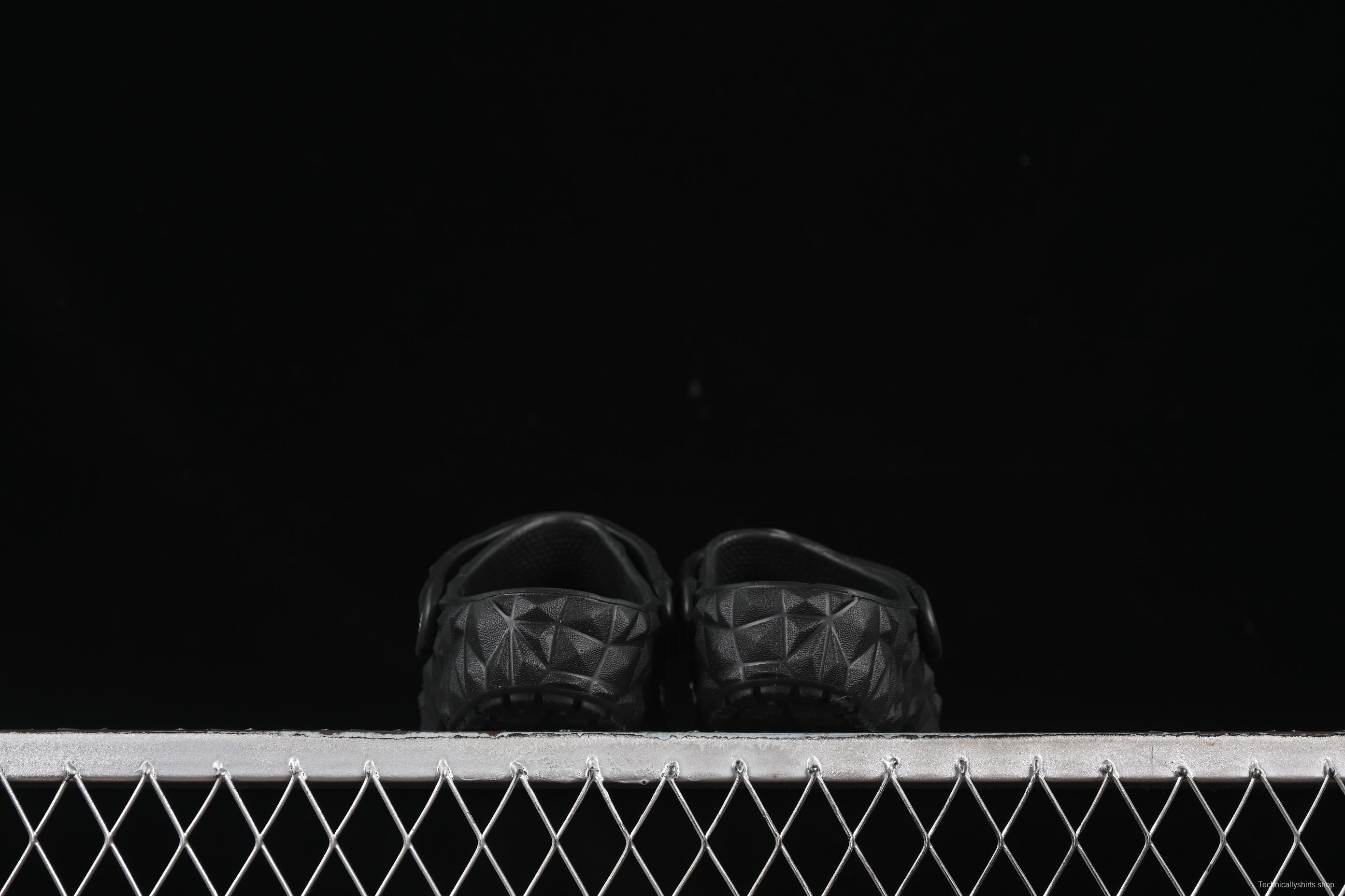 Crocs Classic Clog Kids Lightweight Slip-Resistant Clog with Ventilation Holes - B.D4