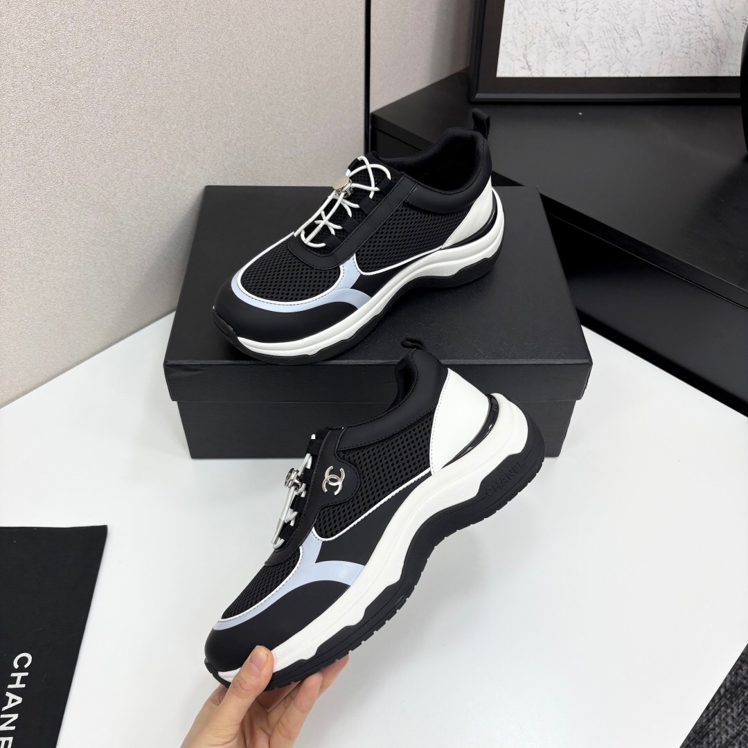 2025 Unisex Chanel Black White Silk Cowhide Sneakers Classic Embroidery
