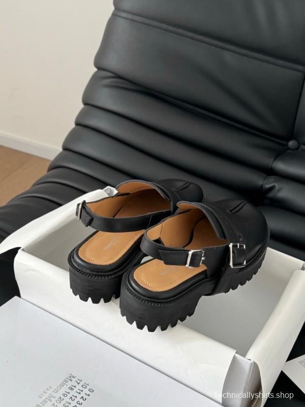 2025 Women MM6 Black Leather Sandals Tabi KFY00310