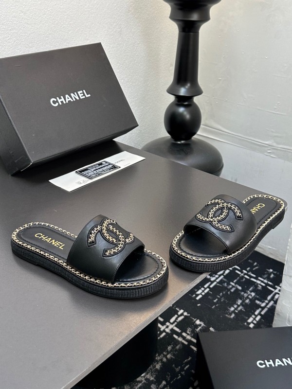 2025 Women Chanel Black Leather Slippers Chain Detail LY00320