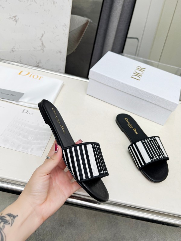 2025 Women Dior Black White Fabric Slippers LY00170