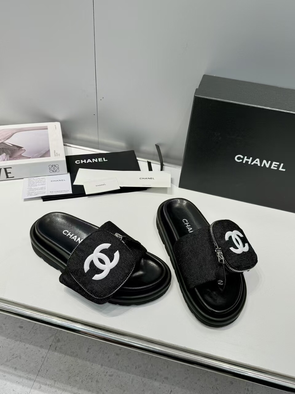 2025 Slippers Chanel Black Fabric Slippers