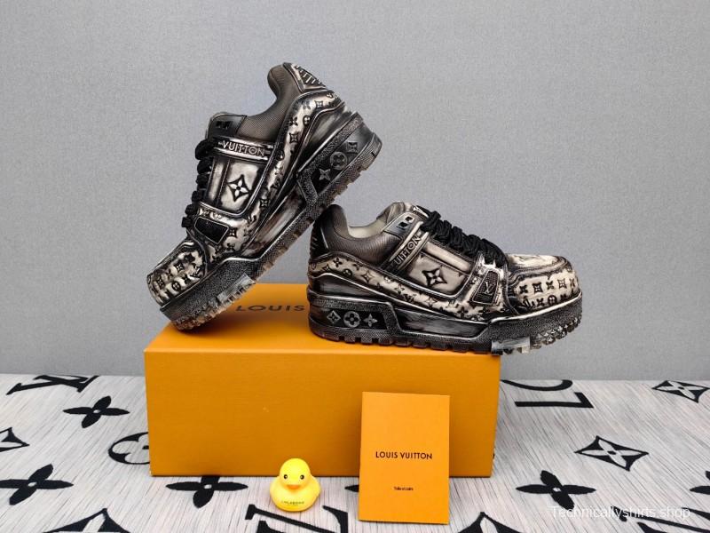 2025 Unisex Louis Vuitton Black White Leather Trainers KFY00510