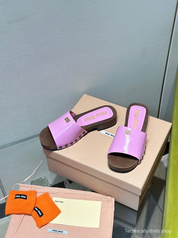 2025 Slippers Miumiu Purple Patent Leather Slippers KFY00230