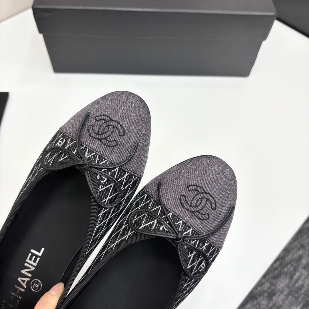 2025 Women Chanel Black Grey Fabric Leather Ballet Flat LY00360