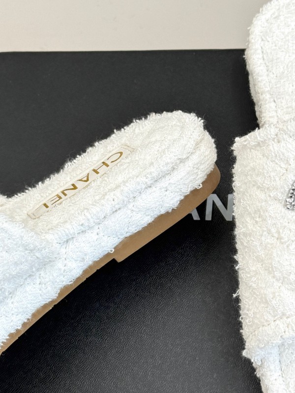 2025 Slippers Chanel White Terry Cloth Crystal CC Logo KFY00220