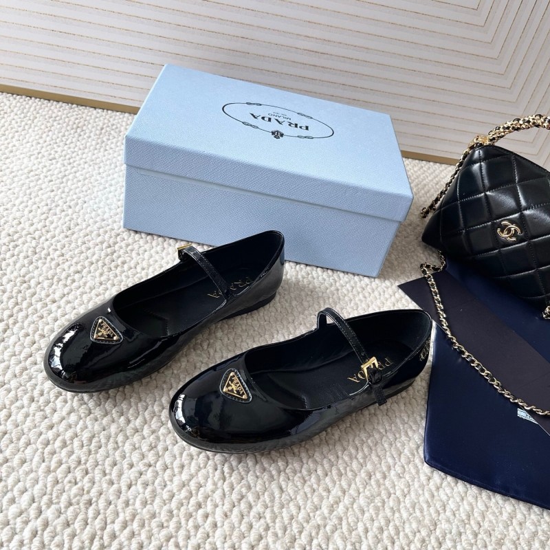 2025 Women Prada Black Patent Leather Mary Jane Ballet Flats KFY00290
