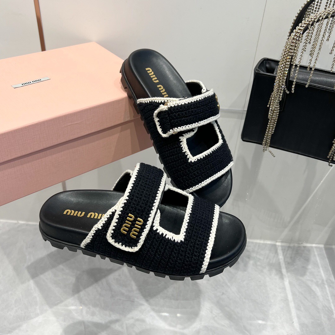 2025 Miu Miu Black White Crochet Leather Slippers KFY00290