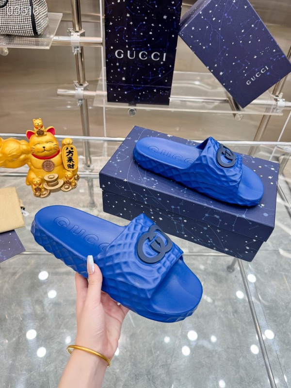 2025 Men Gucci Blue Rubber Slippers Interlocking G KFY00170