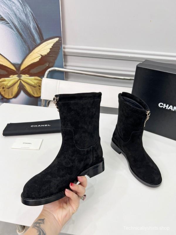 Chanel 2025 SS Quilted Leather Chain CC Emblem Flat Ankle Boots - LY00400