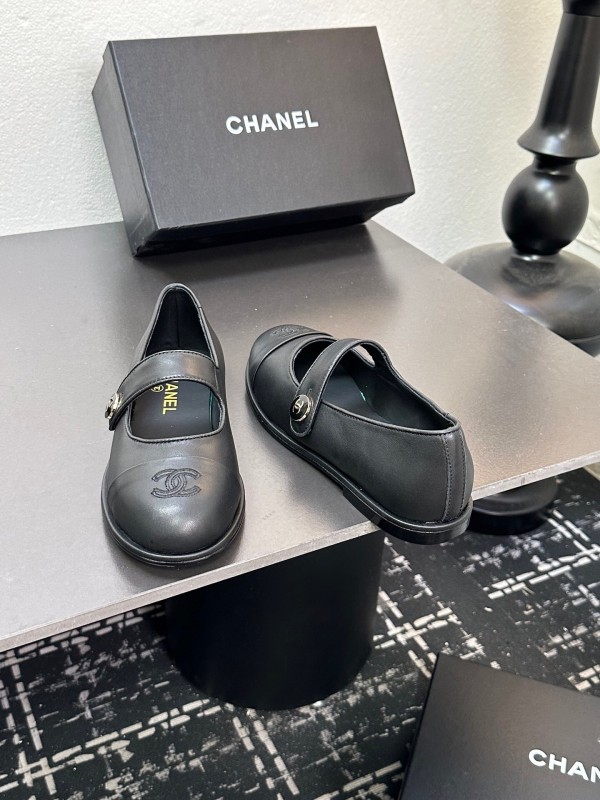 Chanel Quilted Slippers with Diamond Pattern Design - KFY00280
