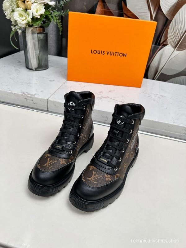 Louis Vuitton Territory Flat Boots with LV Circle Logo and Rubber Outsole - LY00310