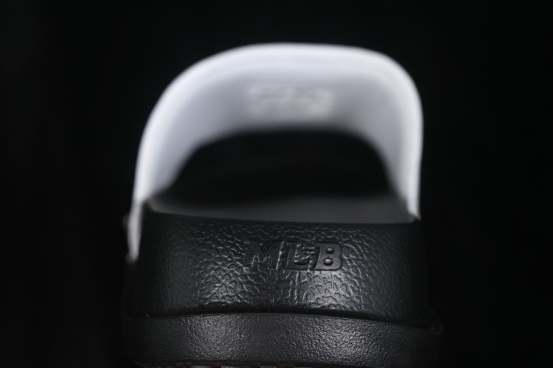 MLB Chunky Mound Basic New York Yankees Summer Casual Slides - 3ALPCMM4N07IVS