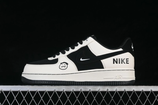 Nike Air Force 1 '07 Low Basketball Shoes with Black and White Contrast Design - BK1916-005
