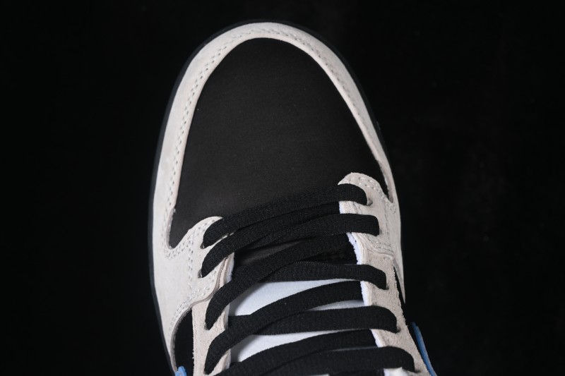 Nike SB Dunk Low Pro Skateboarding Shoes with Cushioned Collar - FZ5645-100