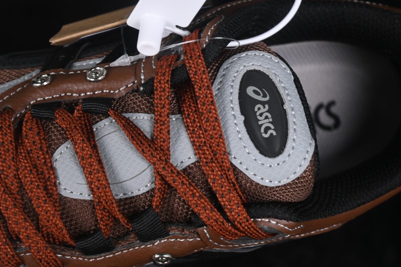 Asics Gel-NYC 2.0 Retro Running Shoes with Breathable Mesh and Suede Upper - 1203A896-200